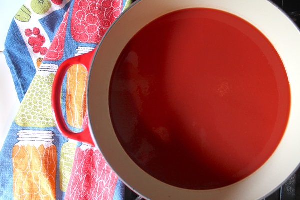 Ketchup de mãos dadas dos tomates: receitas passo a passo para a colheita para o inverno