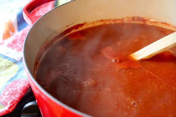 Ketchup de mãos dadas dos tomates: receitas passo a passo para a colheita para o inverno