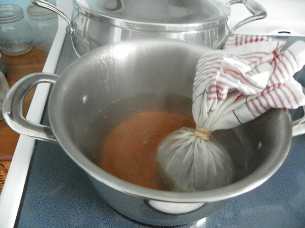 Ketchup de mãos dadas dos tomates: receitas passo a passo para a colheita para o inverno