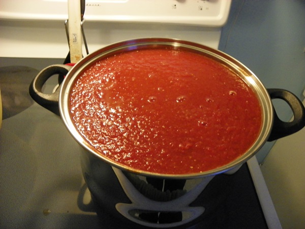 Ketchup de mãos dadas dos tomates: receitas passo a passo para a colheita para o inverno