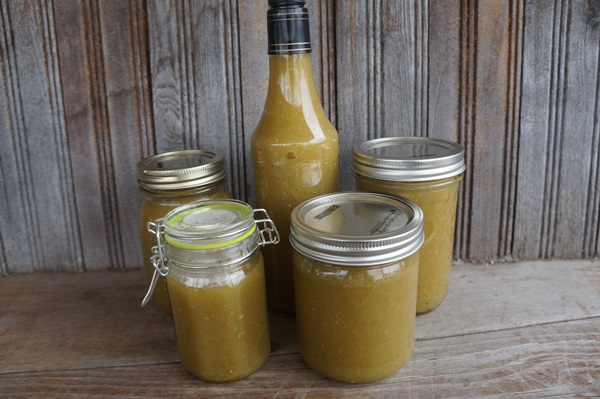Ketchup de mãos dadas dos tomates: receitas passo a passo para a colheita para o inverno