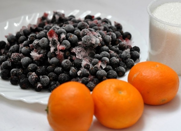 Compota de chokeberry ashberry