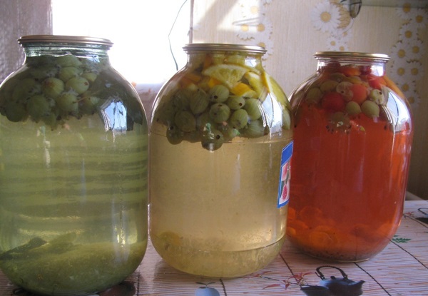Compota de groselha para o inverno