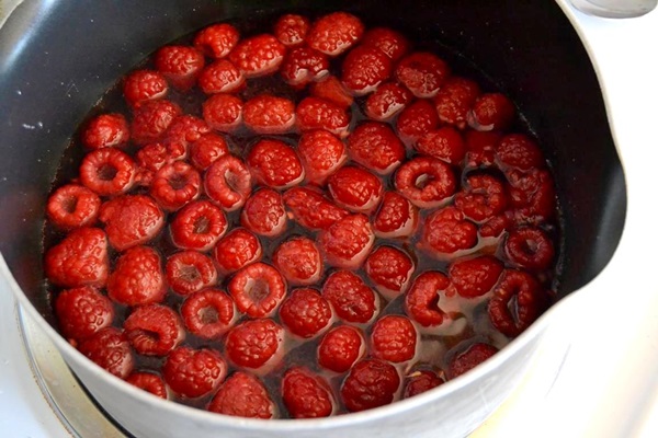 Contagem deliciosa de framboesas para o inverno