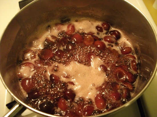 Compota perfumada de cereja para o inverno - receita