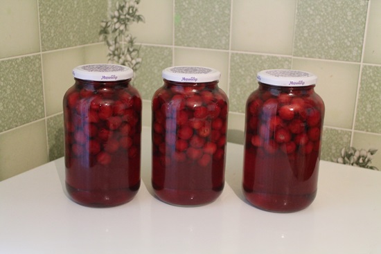 Compota perfumada de cereja para o inverno - receita