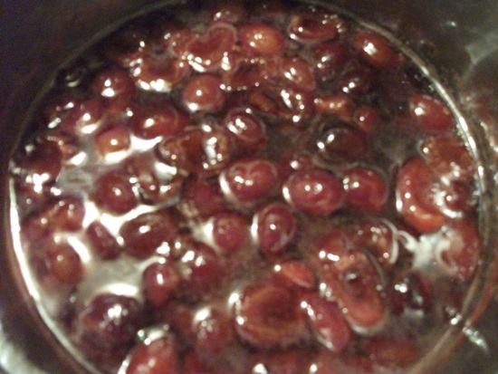 Compota perfumada de cereja para o inverno - receita