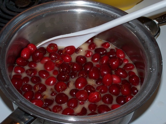 Compota perfumada de cereja para o inverno - receita