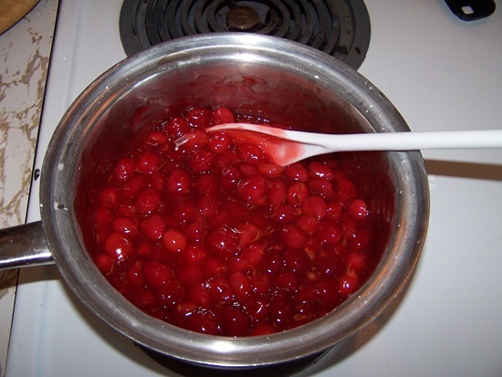 Compota perfumada de cereja para o inverno - receita