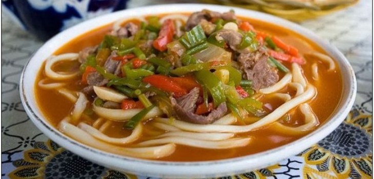 lagman em um prato
