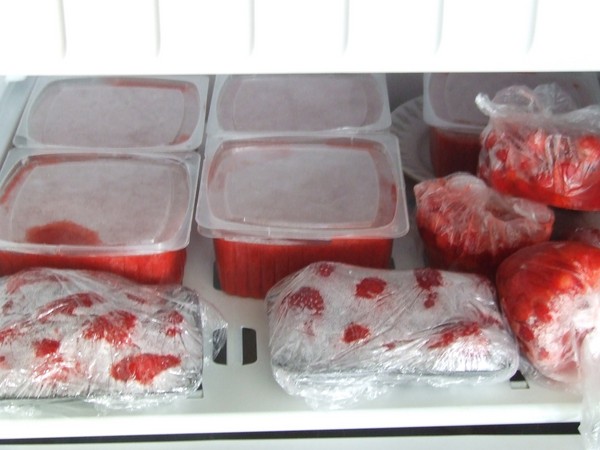 Framboesas com açúcar no inverno sem cozinhar, Pyatiminutka, no congelador. Receita de framboesas frescas, ralada com açúcar