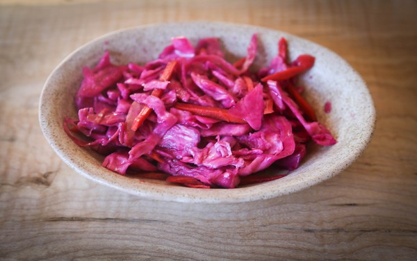 Repolho marinado para o inverno - crocante, em salmoura, saboroso, com aspirina, em latas, sem esterilização, sob capas de ferro