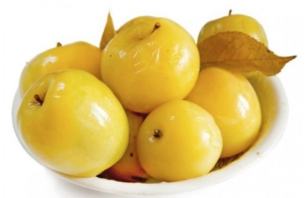 A receita para cozinhar as maçãs embebidas