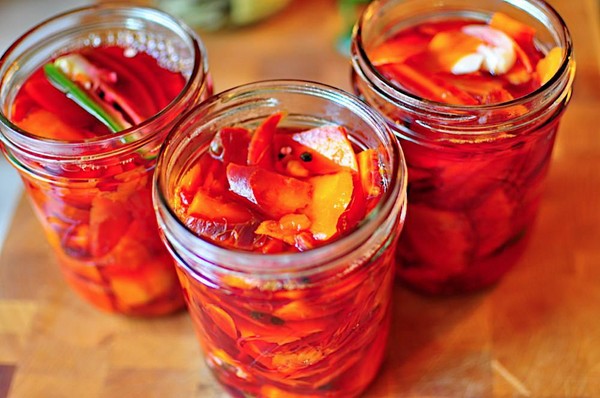 Cenouras para o inverno em latas - em coreano, lecho, salada, molho - receitas muito saborosas com cebolas, beterraba, pimenta. Como manter as cenouras para o inverno em casa