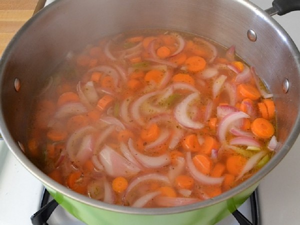 Cenouras para o inverno em latas - em coreano, lecho, salada, molho - receitas muito saborosas com cebolas, beterraba, pimenta. Como manter as cenouras para o inverno em casa