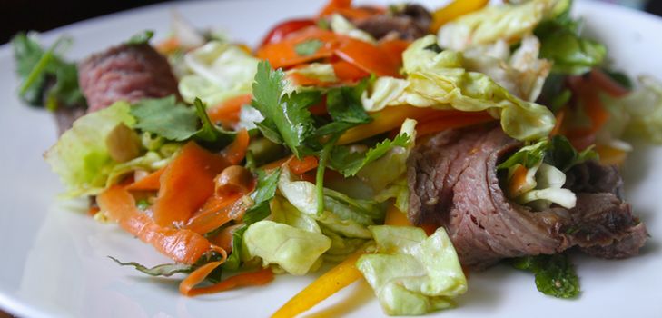 Carne em tailandês