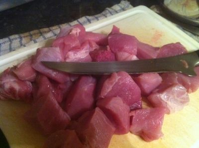 Receita de porco com ameixas secas em um multivarquet - uma deliciosa receita de férias