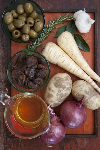 Receita de cordeiro com ameixas secas em um multivarquet - uma deliciosa receita de férias