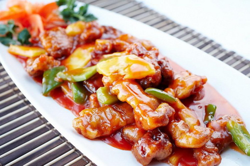 Carne com molho agridoce, receita de porco simples e deliciosa em molho agridoce com feijão vermelho