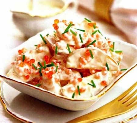 Saladas de Ano Novo com caviar vermelho, peixe vermelho e camarão: receitas com fotos. Deliciosas saladas com caviar vermelho