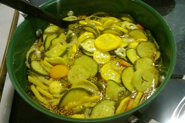 Receitas simples para a conservação de pepinos para o inverno sem vinagre