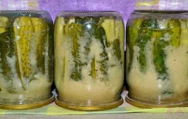 Pepinos com mostarda para o inverno sem esterilização e com ele, calor e frio. Salada de pepinos em excesso com mostarda