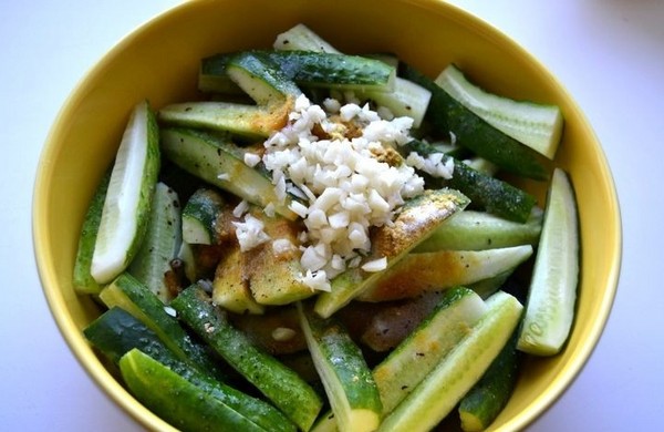 Pepinos com mostarda para o inverno sem esterilização e com ele, calor e frio. Salada de pepinos em excesso com mostarda