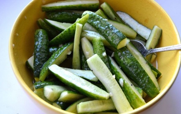 Pepinos com mostarda para o inverno sem esterilização e com ele, calor e frio. Salada de pepinos em excesso com mostarda