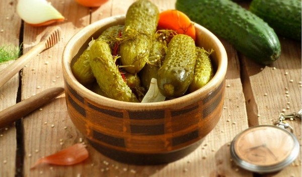 Pepinos com mostarda para o inverno em latas, receitas com foto