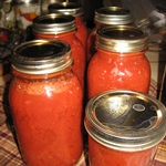 Pepinos em tomate para o inverno
