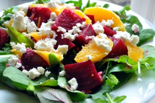 Beterraba com laranjas e queijo Feta