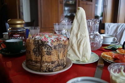 Como assar o bolo de Páscoa Como assar o bolo de Páscoa
