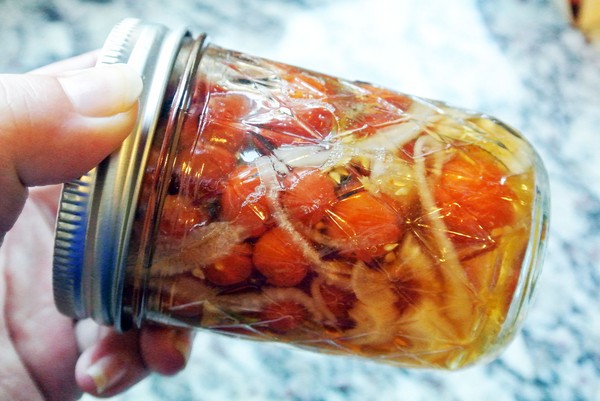 Tomates com alho para o inverno, receitas. Colhendo tomates com alho para o inverno: uma receita para cozinhar rápido, sem esterilização, salgada sem tomar banho