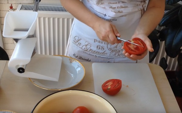 Tomates em seu próprio suco para o inverno, receitas com fotos