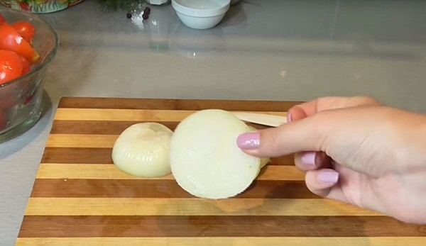 Tomates em gelatina para o inverno - receitas com cebolas, sem esterilização. Colhidos em conserva colhadados em gelatina para o inverno