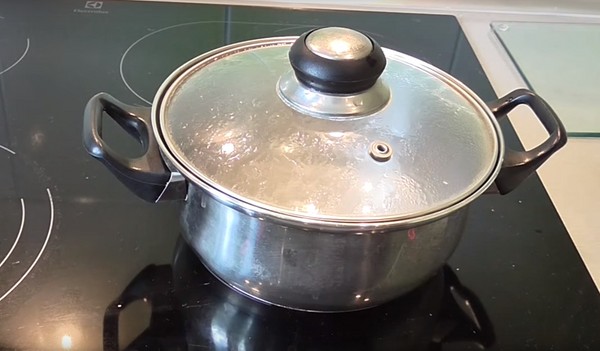 Tomates em gelatina para o inverno - receitas com cebolas, sem esterilização. Colhidos em conserva colhadados em gelatina para o inverno