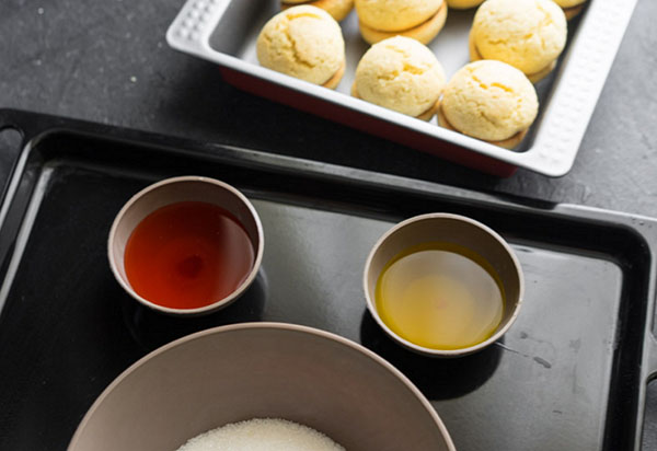 Receita de férias: Bolo de pêssego com enchimento de creme