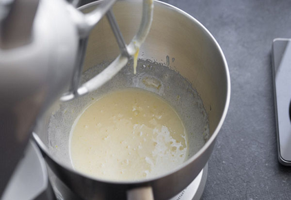 Receita de férias: Bolo de pêssego com enchimento de creme