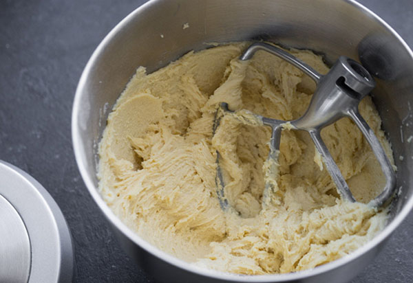 Receita de férias: Bolo de pêssego com enchimento de creme