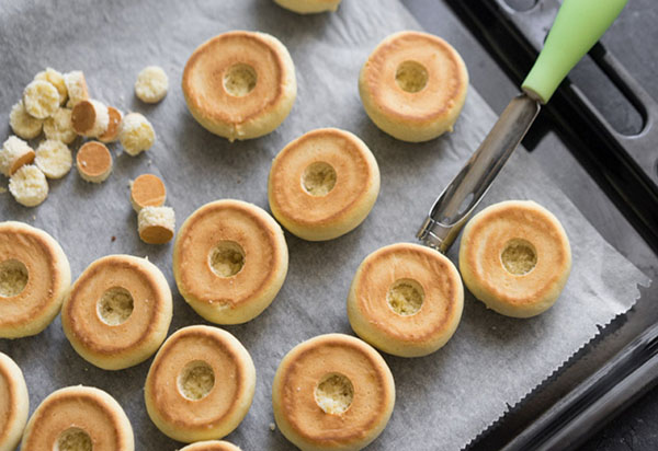 Receita de férias: Bolo de pêssego com enchimento de creme