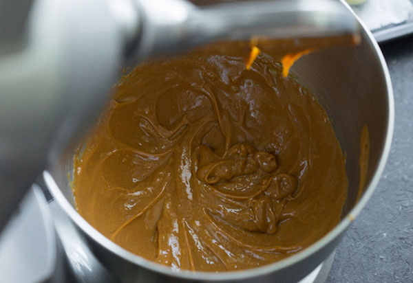 Receita de férias: Bolo de pêssego com enchimento de creme