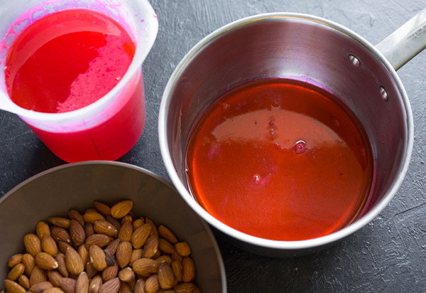 Uma receita simples para nozes de açúcar coloridas