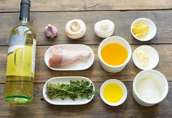 Uma receita simples: frango com cogumelos em molho de mostarda