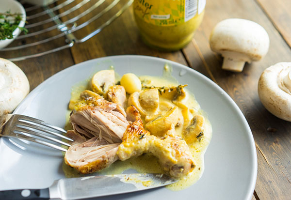 Uma receita simples: frango com cogumelos em molho de mostarda