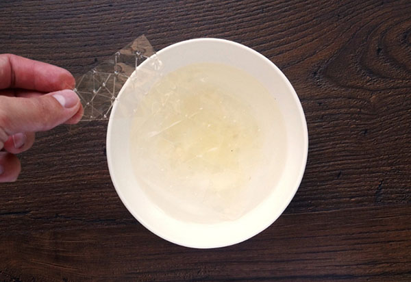 Uma receita simples: um cupcake preguiçoso de mel de noz sem assar