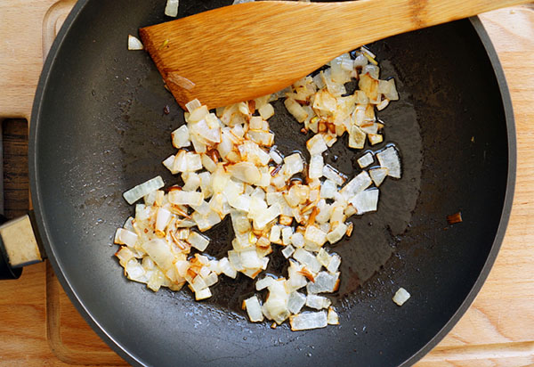Uma receita simples: sopa cremosa com cogumelos