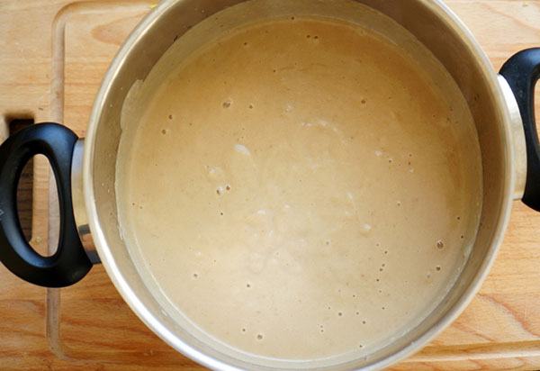 Uma receita simples: sopa cremosa com cogumelos
