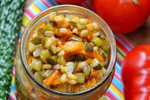 título Receita de pepino com pepinos em conserva para o inverno