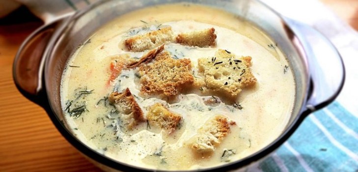sopa em um prato