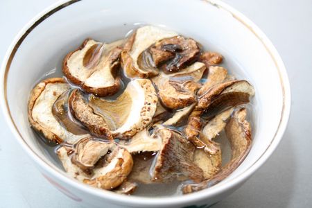 A receita de sopa de cogumelos secos, suas propriedades úteis